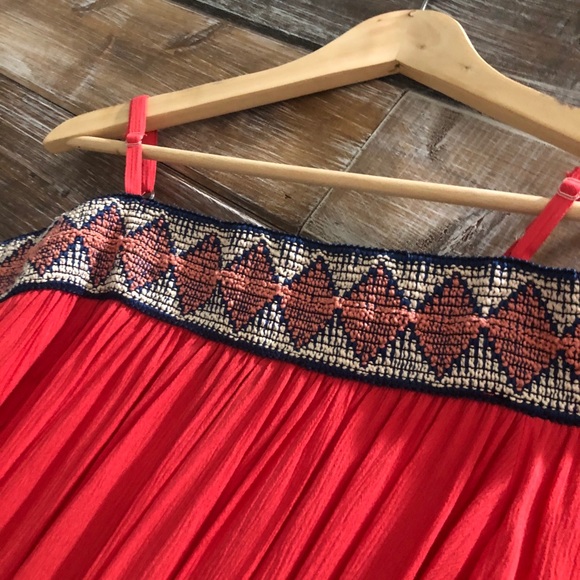 BCX cold shoulder adjustable straps embroidered. - Picture 4 of 9